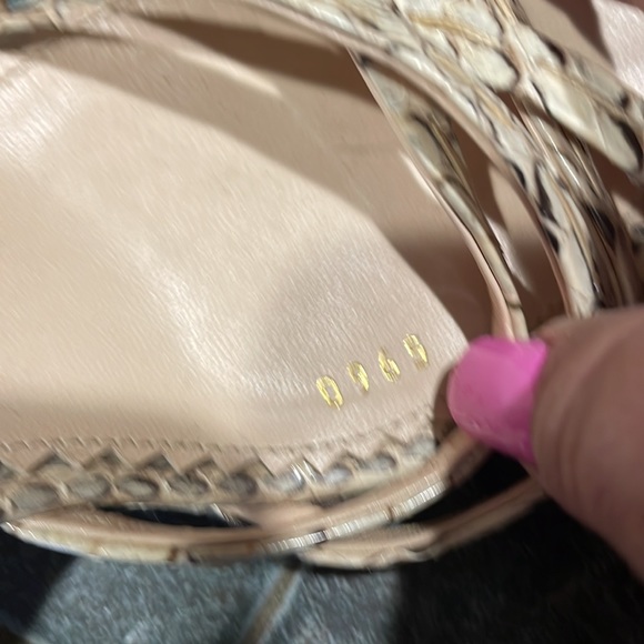 Barely used original Prada shoes - Picture 7 of 8